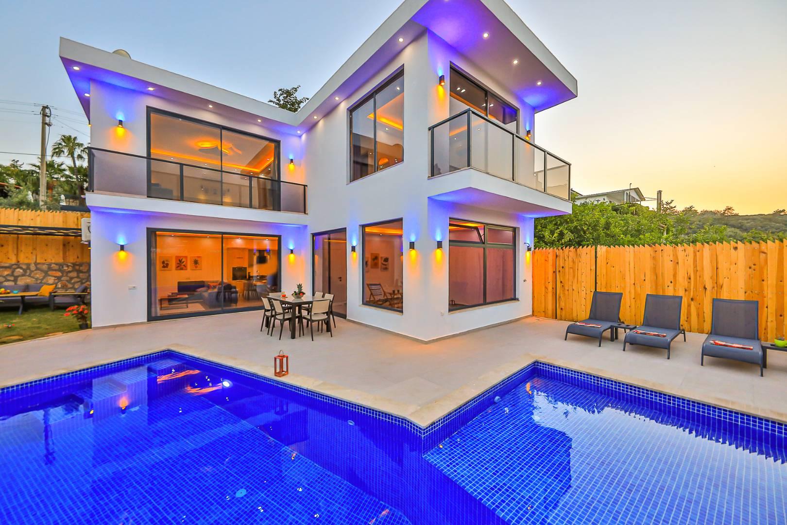 Kaş Gelemiş'te Modern Tasarımlı, Özel Havuzlu, Saunalı Villa-43364