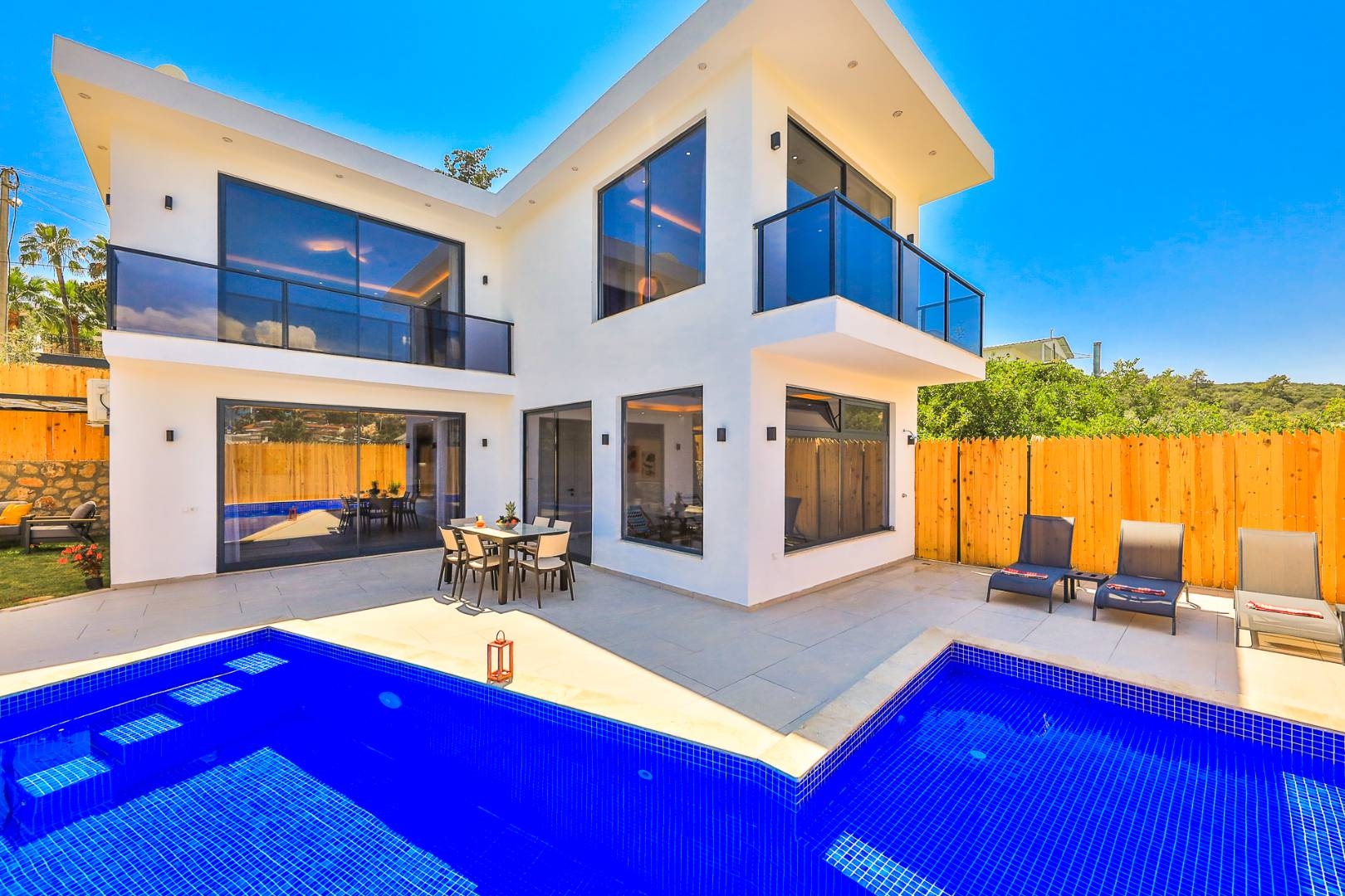 Kaş Gelemiş'te Modern Tasarımlı, Özel Havuzlu, Saunalı Villa