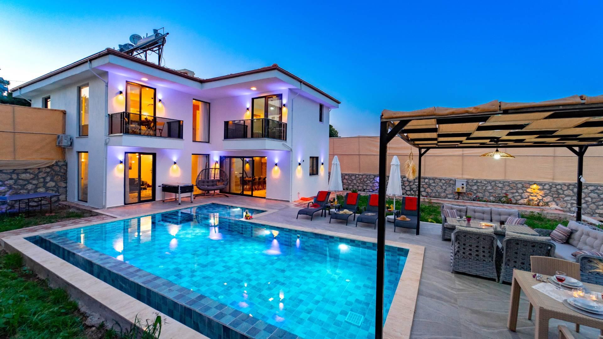 Kaş Gelemiş'te Merkezi Konumda, Özel Havuzlu, Lüks Villa-43437