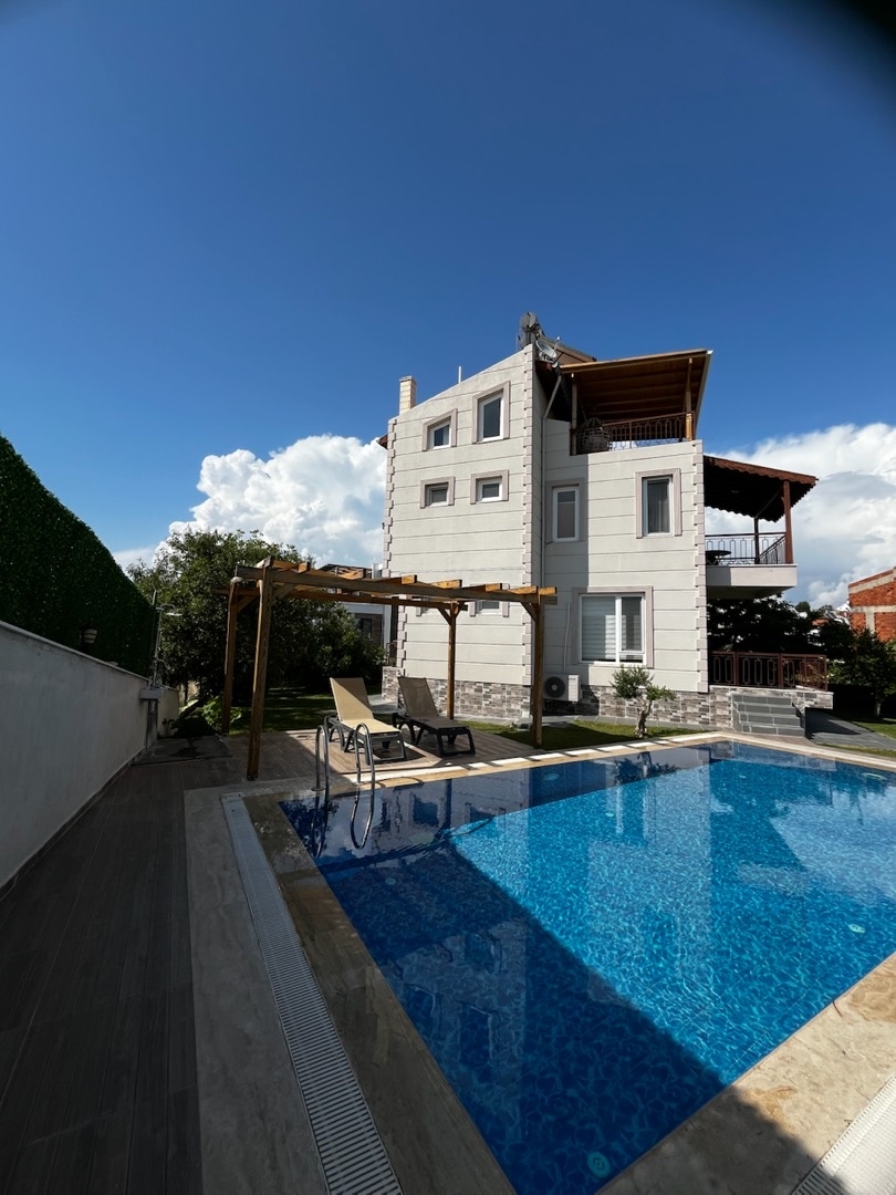 Antalya Serik'te Geniş Ailelere Uygun, Özel Havuzlu, Konforlu Villa