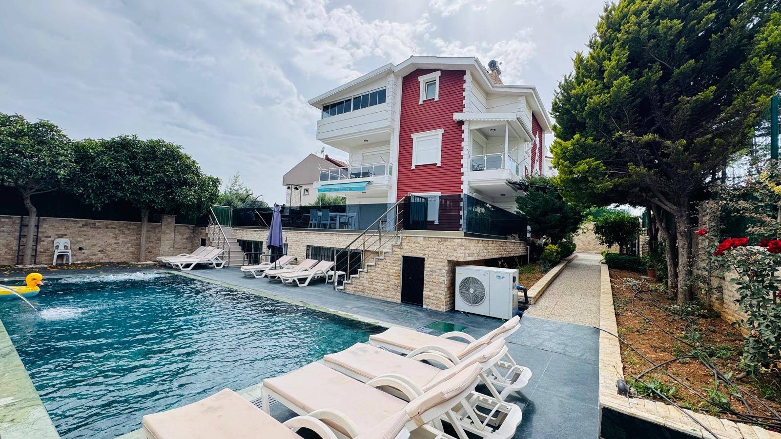 Antalya Serik'te Muhteşem Doğa İçerisinde, Özel Havuzlu, Şık Villa