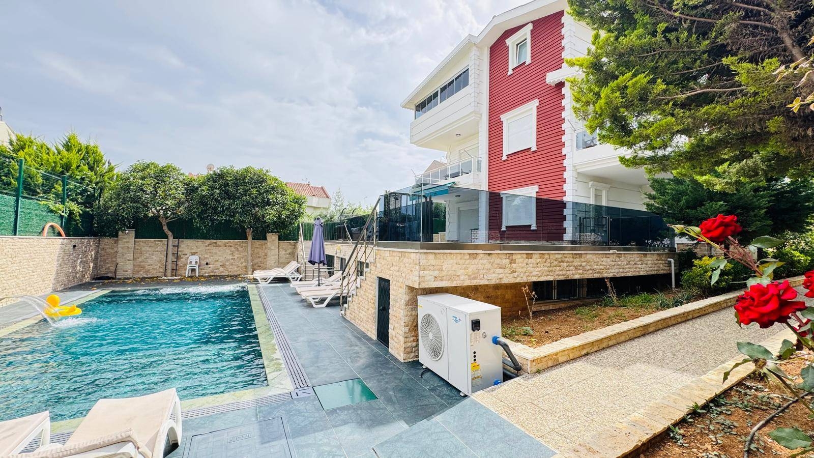 Antalya Serik'te Muhteşem Doğa İçerisinde, Özel Havuzlu, Şık Villa