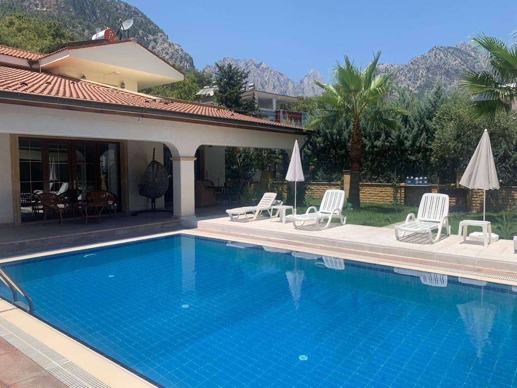 Kemer Göynük'te Denize Yakın Konumda, Ortak Havuzlu, Merkezi Villa