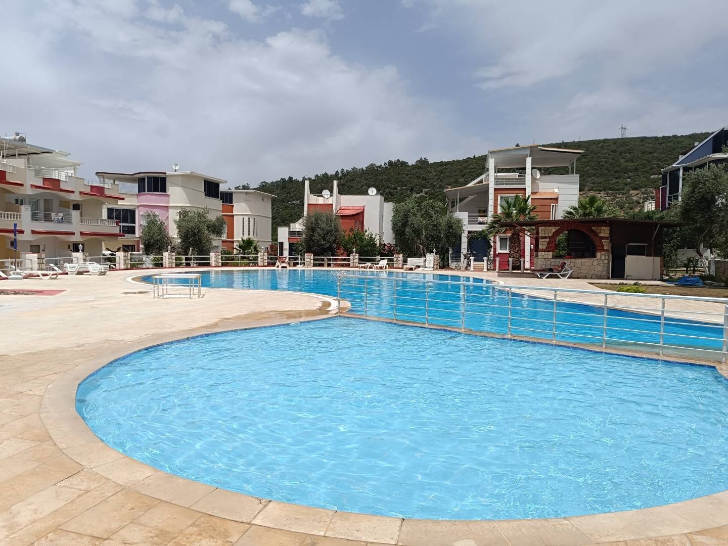 Aydın Didim'de Doğa İçerisinde, Özel ve Ortak Havuzlu, Konforlu Villa