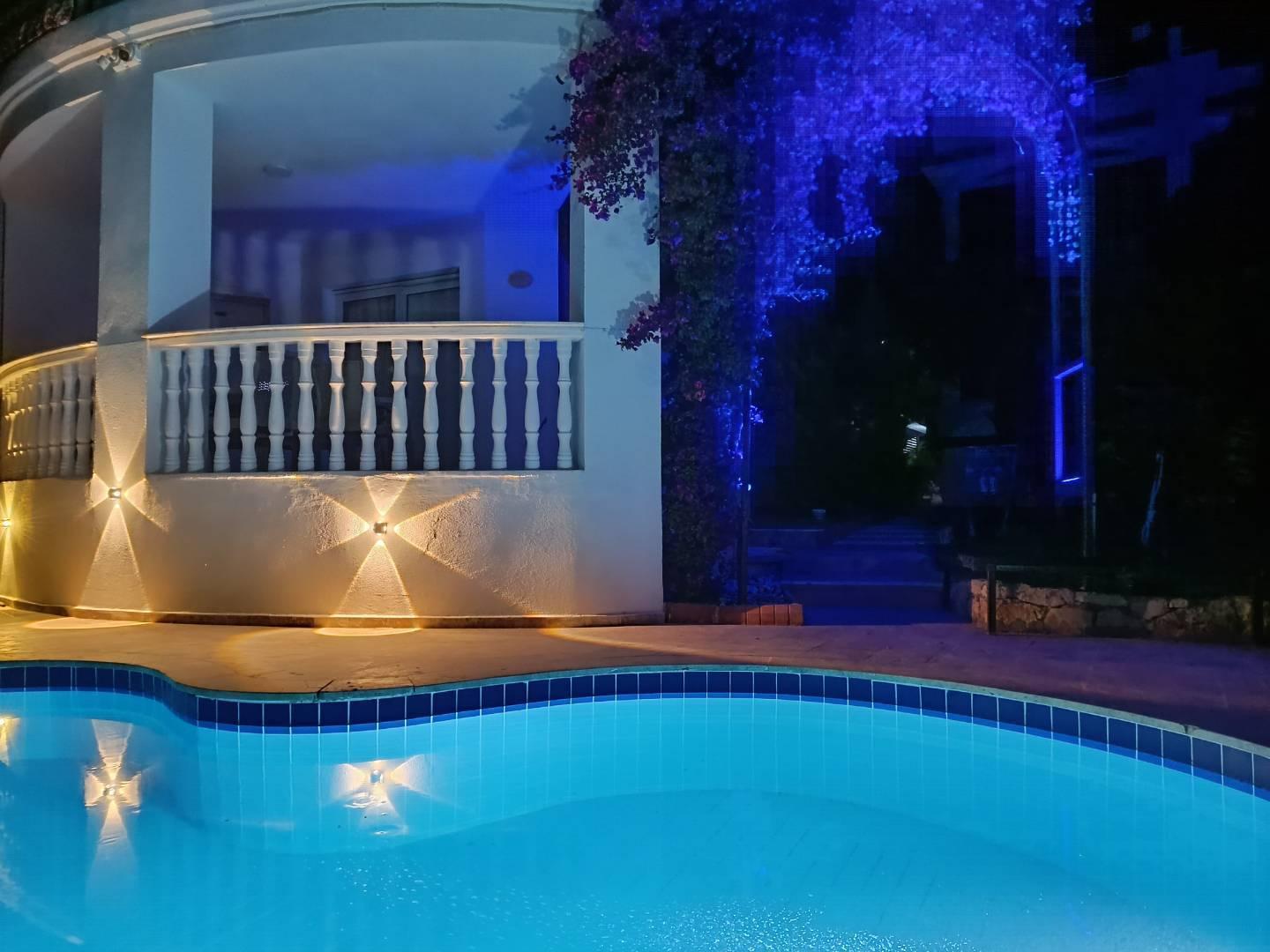 Aydın Didim'de Doğa İçerisinde, Özel ve Ortak Havuzlu, Konforlu Villa-17671