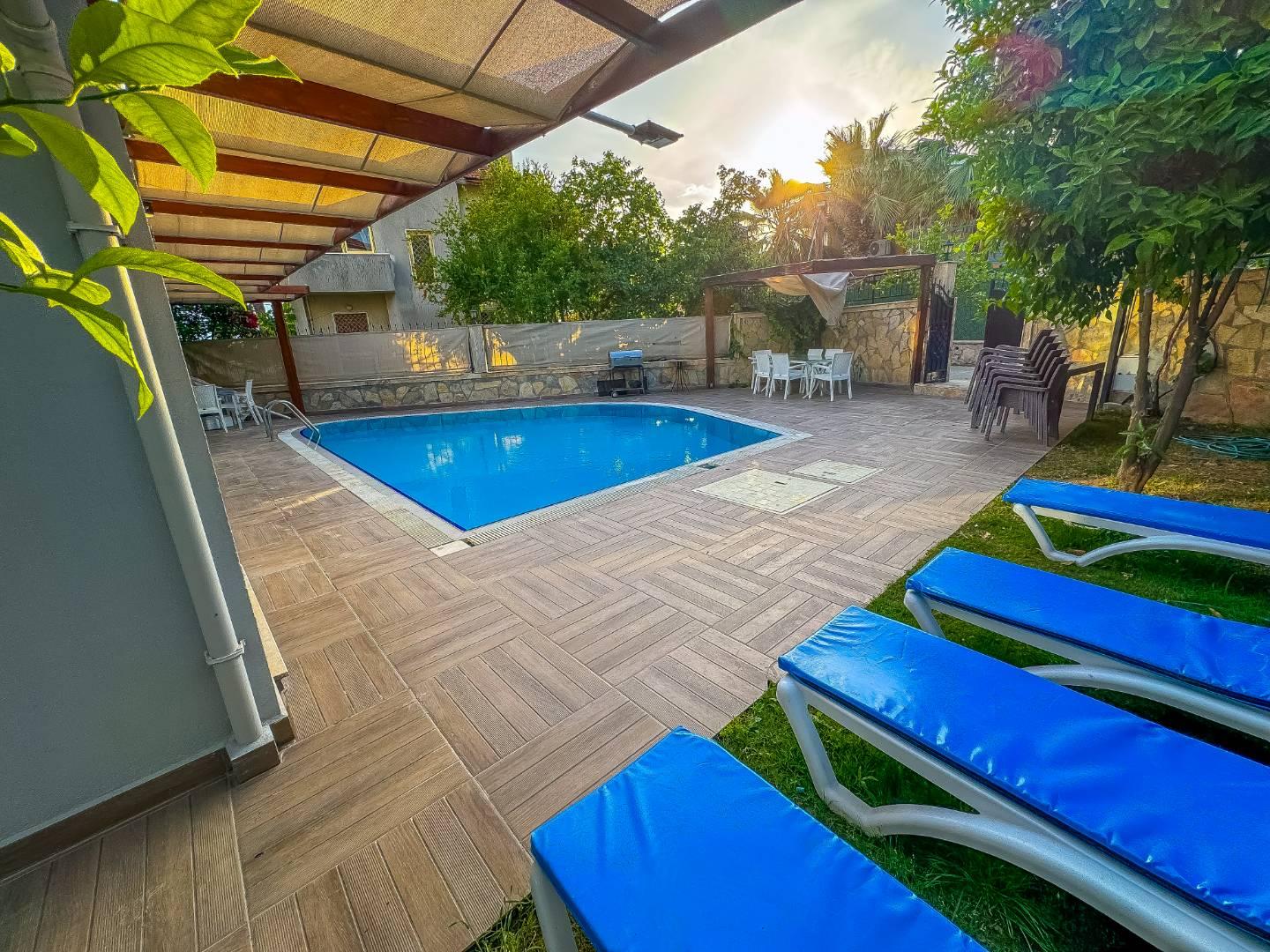 Kuşadası'nda Kalabalık Ailelere Uygun, Özel Havuzlu, Otantik Villa-21780