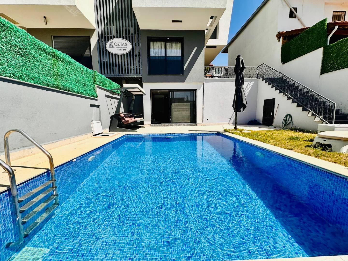 Aydın Kuşadası'nda Elverişli Konumda, Özel Havuzlu, Kiralık Villa-43070