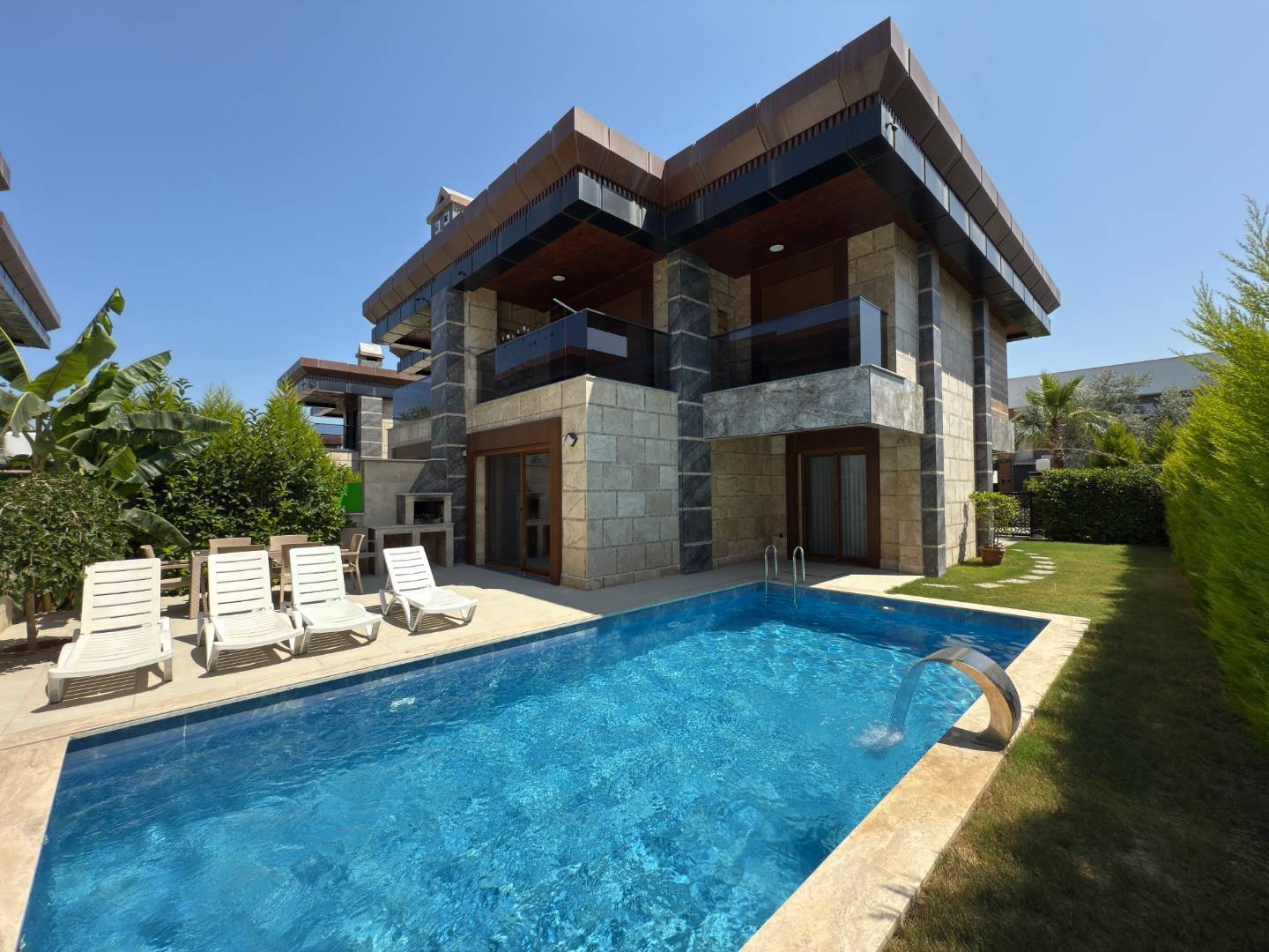 Aydın Kuşadası'nda Huzurlu Doğada, Özel Havuzlu, Konforlu Villa