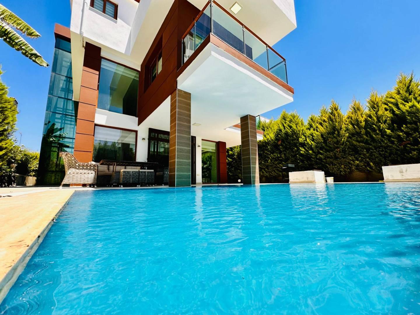 Aydın Kuşadası'nda Kalabalık Ailelere Uygun, Özel Havuzlu, Lüks Villa-33025