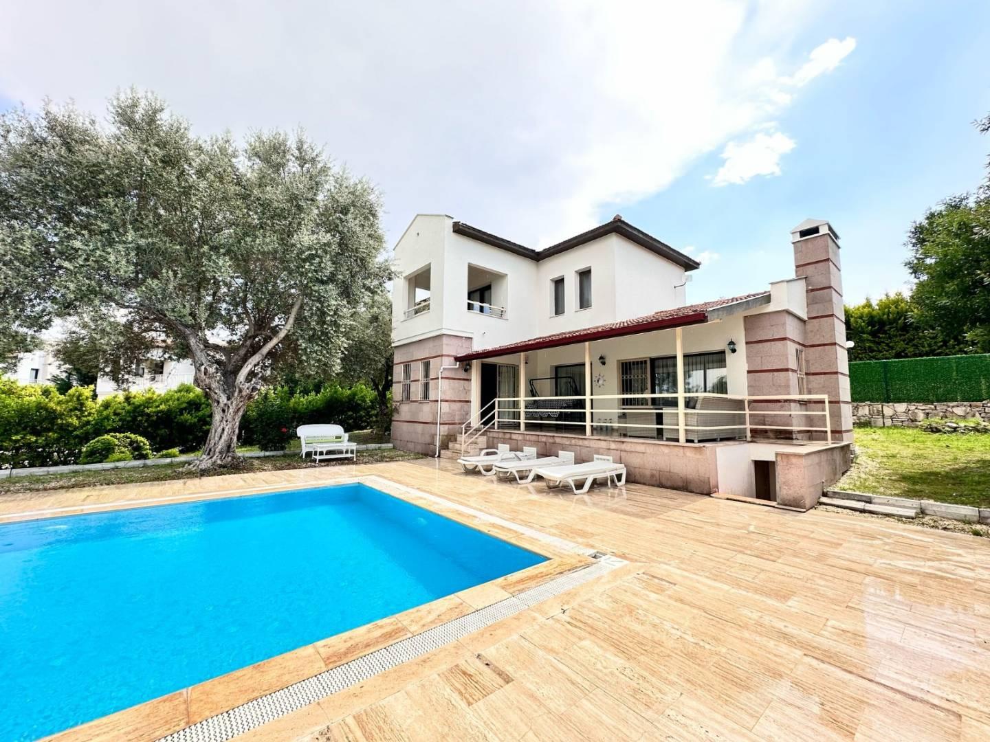 Aydın Kuşadası'nda Kalabalık Ailelere Uygun, Özel Havuzlu, Ferah Villa-42631