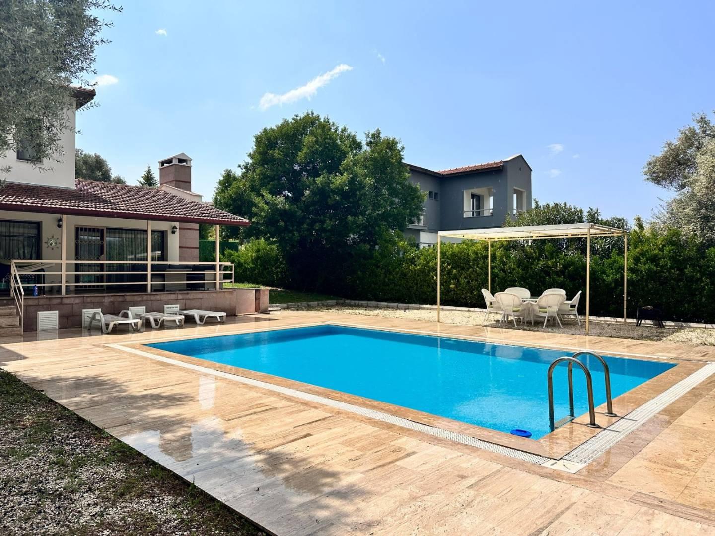 Aydın Kuşadası'nda Kalabalık Ailelere Uygun, Özel Havuzlu, Ferah Villa-42631