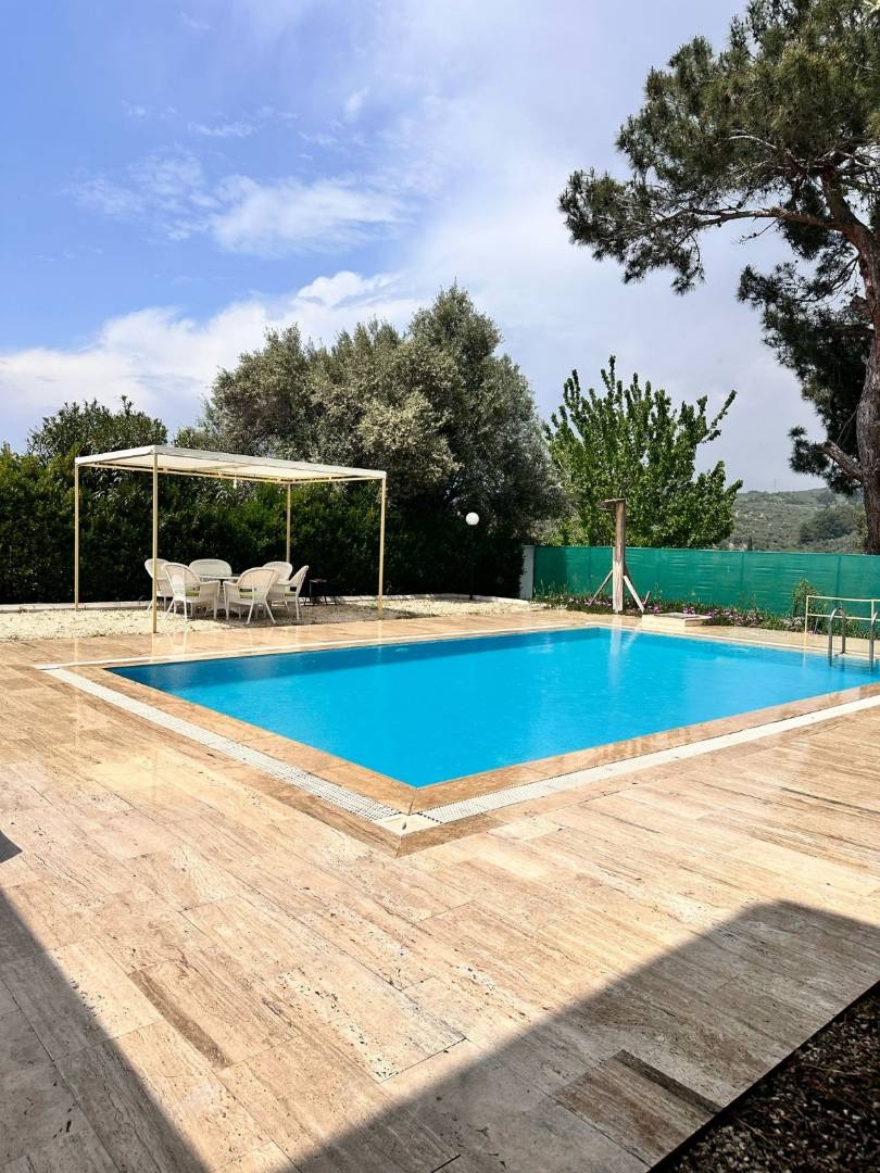 Aydın Kuşadası'nda Kalabalık Ailelere Uygun, Özel Havuzlu, Ferah Villa