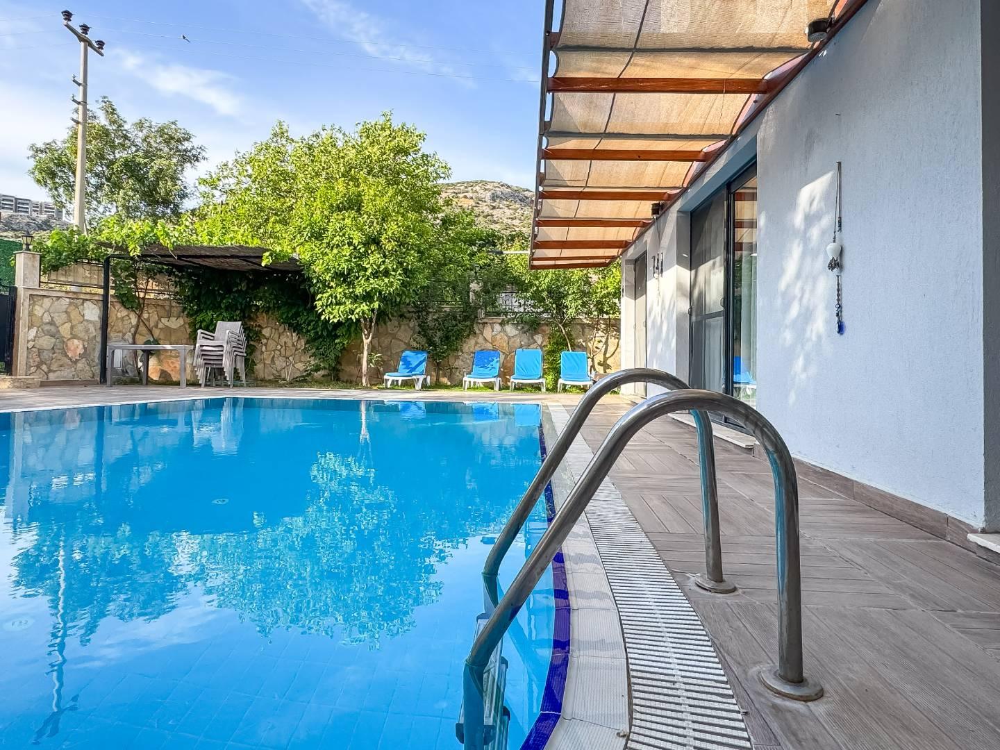 Kuşadası'nda Kalabalık Ailelere Uygun, Özel Havuzlu, Otantik Villa-21780
