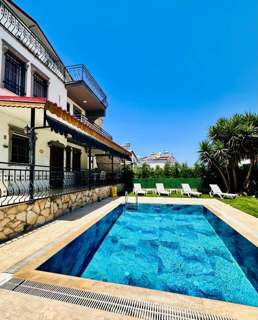 Aydın Kuşadası'nda Modern Tasarımlı, Özel Havuzlu, Konforlu Villa