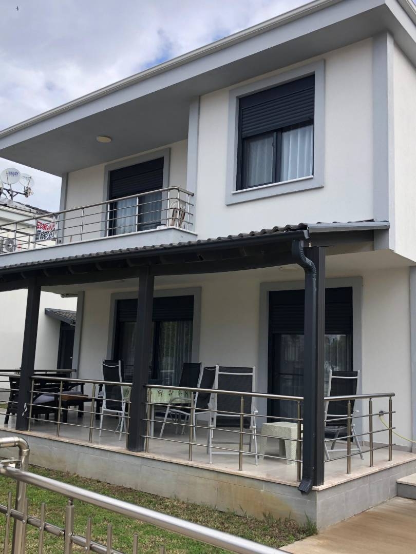 Ayvalık Altınova'da Site İçerisinde, Denize Yakın, Kiralık Villa