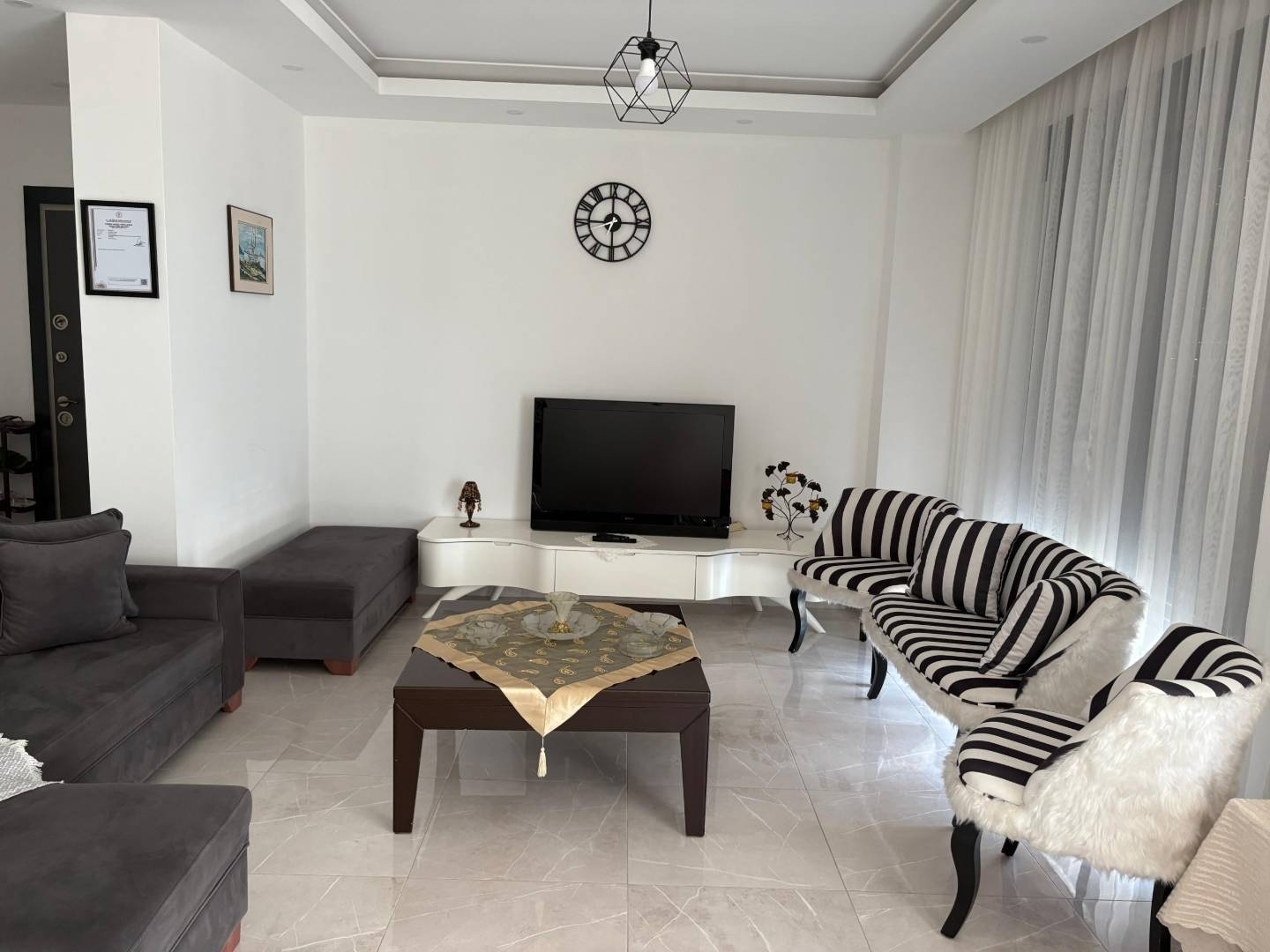 Ayvalık Altınova'da Site İçerisinde, Denize Yakın, Kiralık Villa