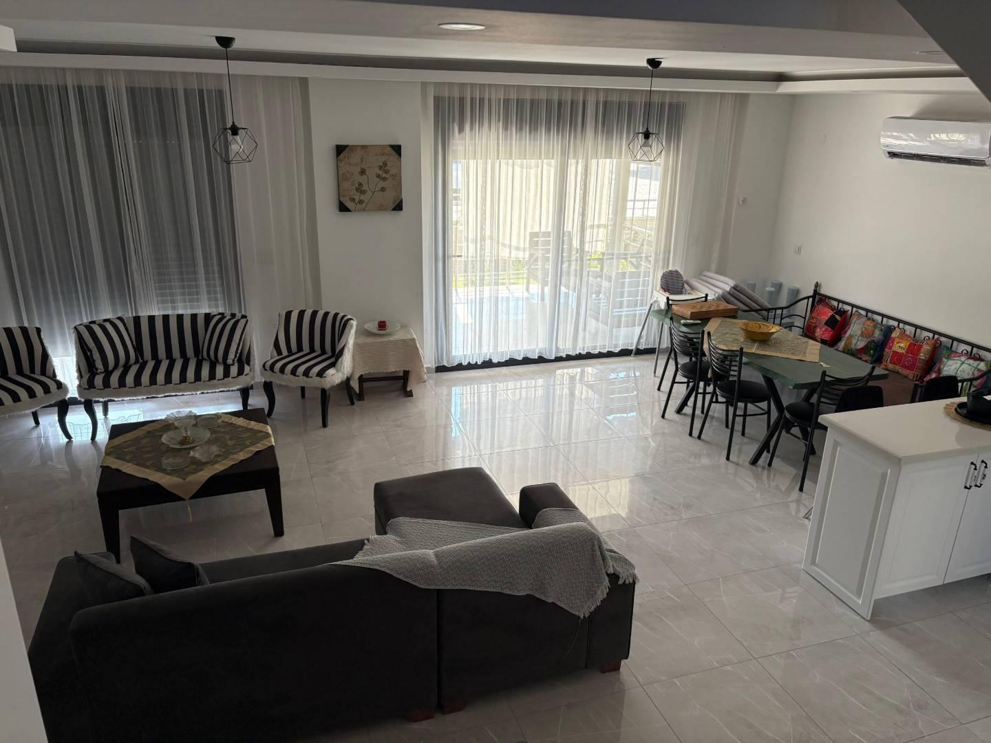 Ayvalık Altınova'da Site İçerisinde, Denize Yakın, Kiralık Villa-32699
