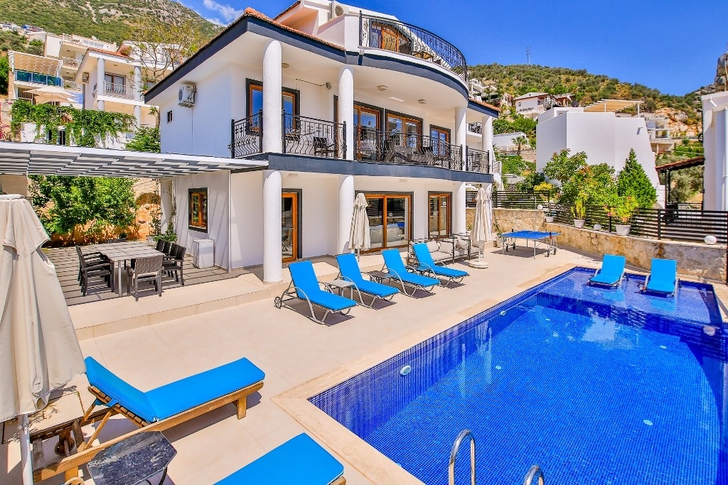 Kaş Kalkan'da Denize Yürüme Mesafesinde, Özel Havuzlu, Jakuzili Villa