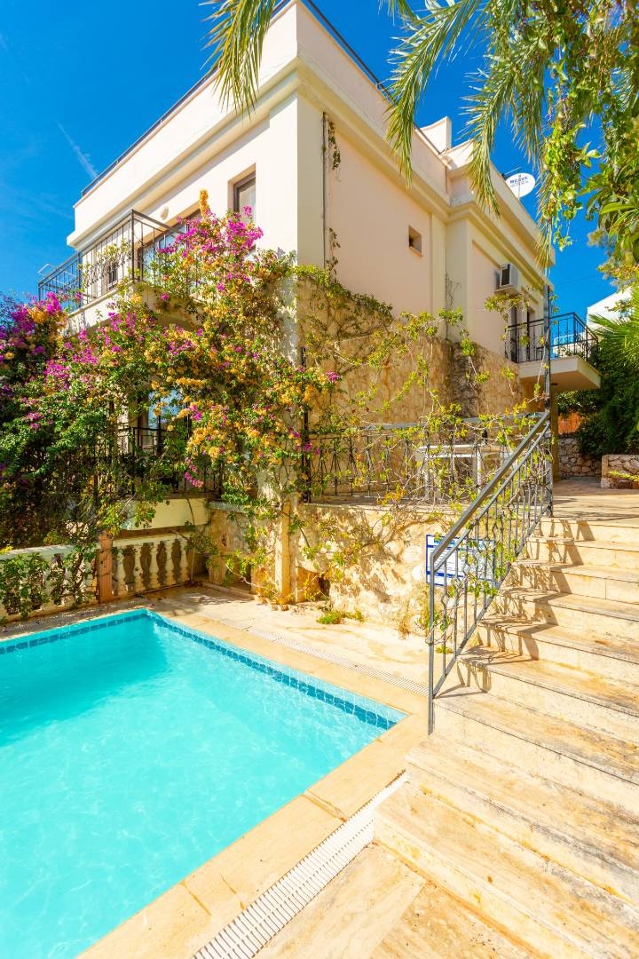 Kaş Kalkan'da Merkeze Yakın, Özel Havuzlu, 3+1, Konforlu Kiralık Villa