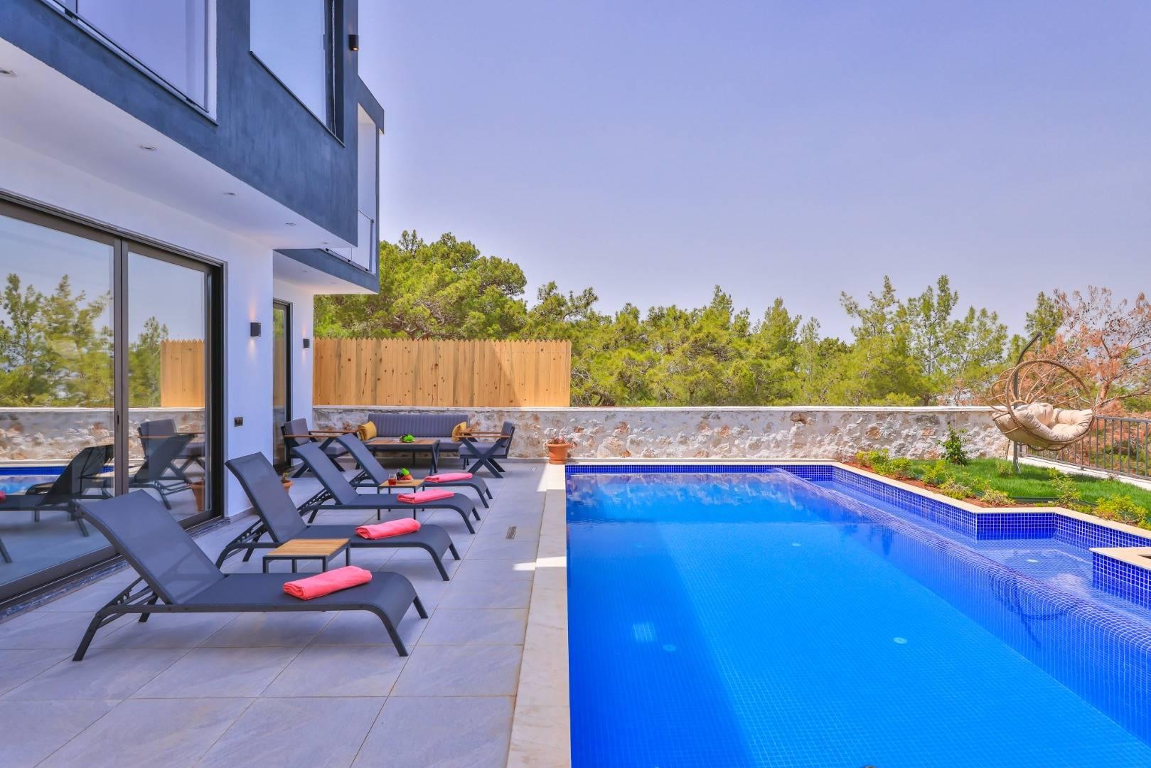 Kalkan Yeşilköy'de Doğa Manzaralı, Özel Havuzlu, Konforlu Villa-31556