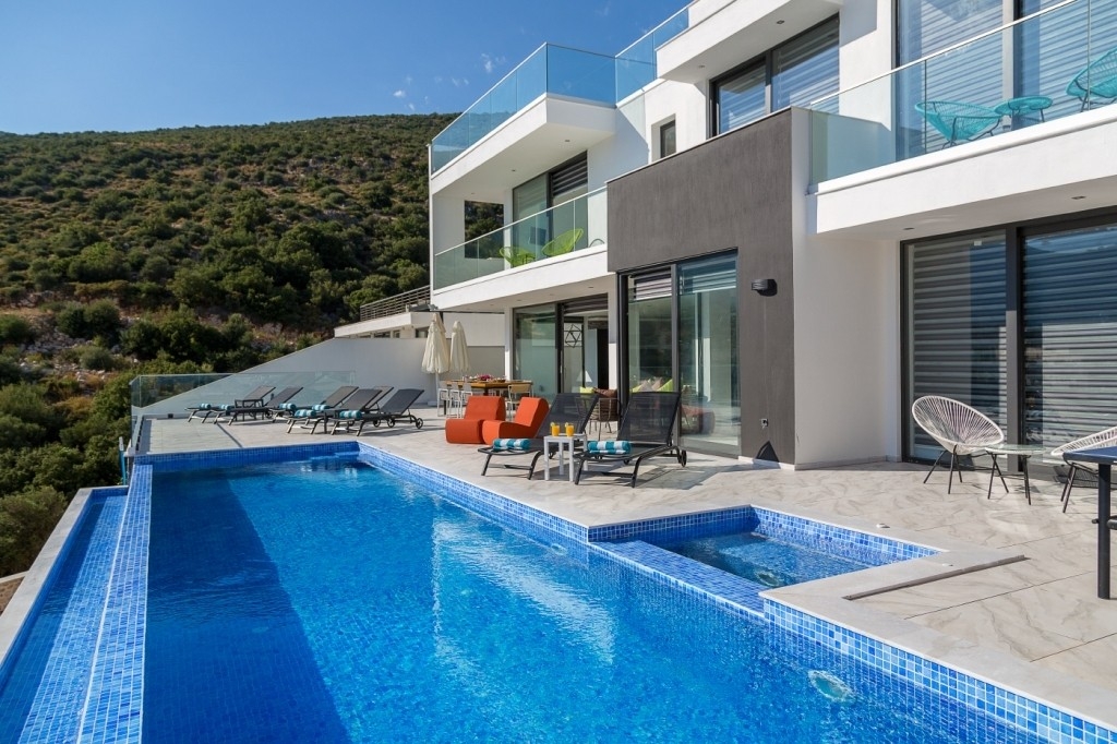 Kalkan'da Muhteşem Deniz Manzaralı, Sonsuzluk Havuzlu, Lüks Villa