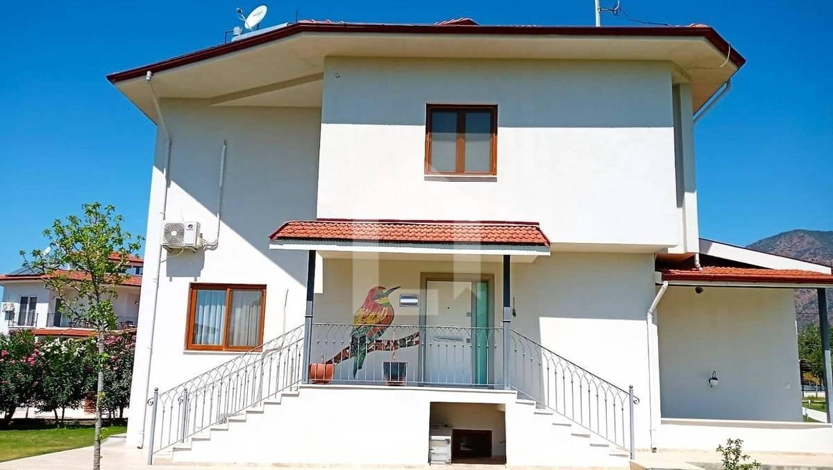 Muğla Köyceğiz'de Doğa İçerisinde, Ortak Havuzlu, Şık Kiralık Villa