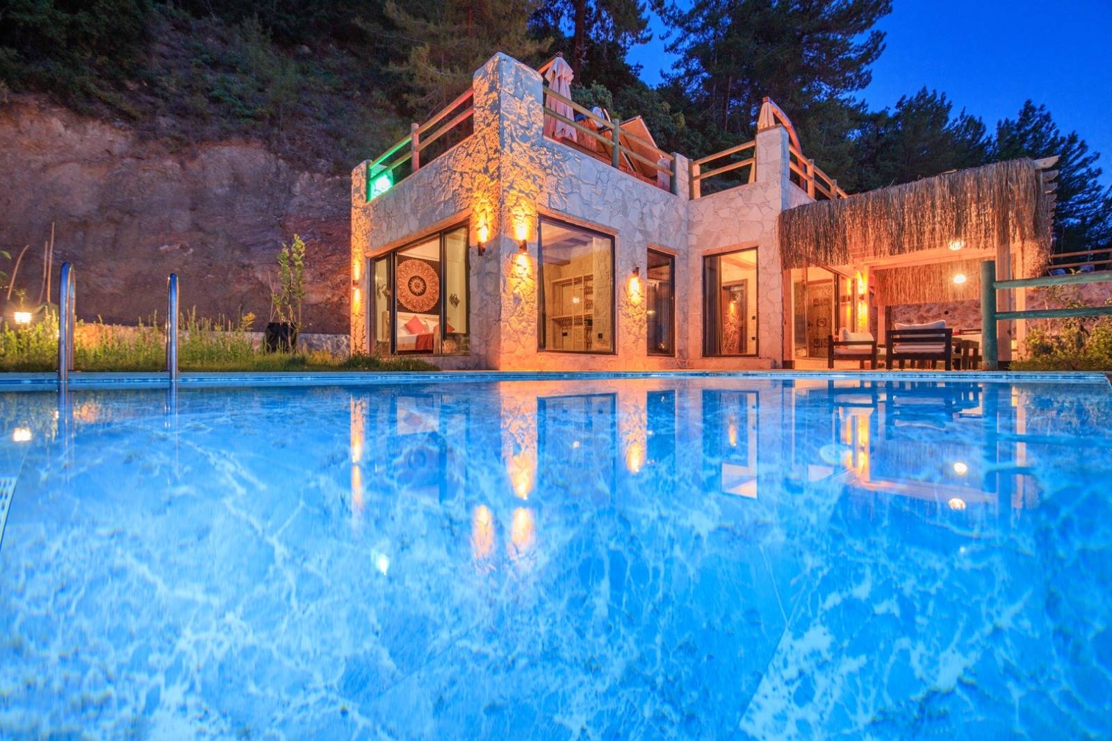 Fethiye Faralya'da Panaromik Deniz Manzaralı, Nezih Konumda, Şık Villa