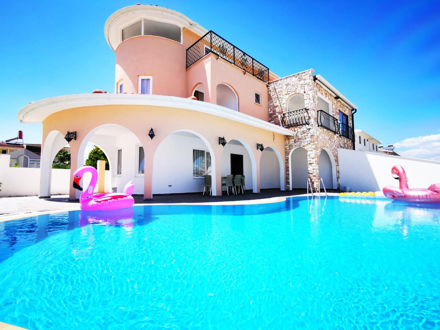 Serik Kadriye'de Enfes Mimariye Sahip, Özel Havuzlu, Modern Villa-20411