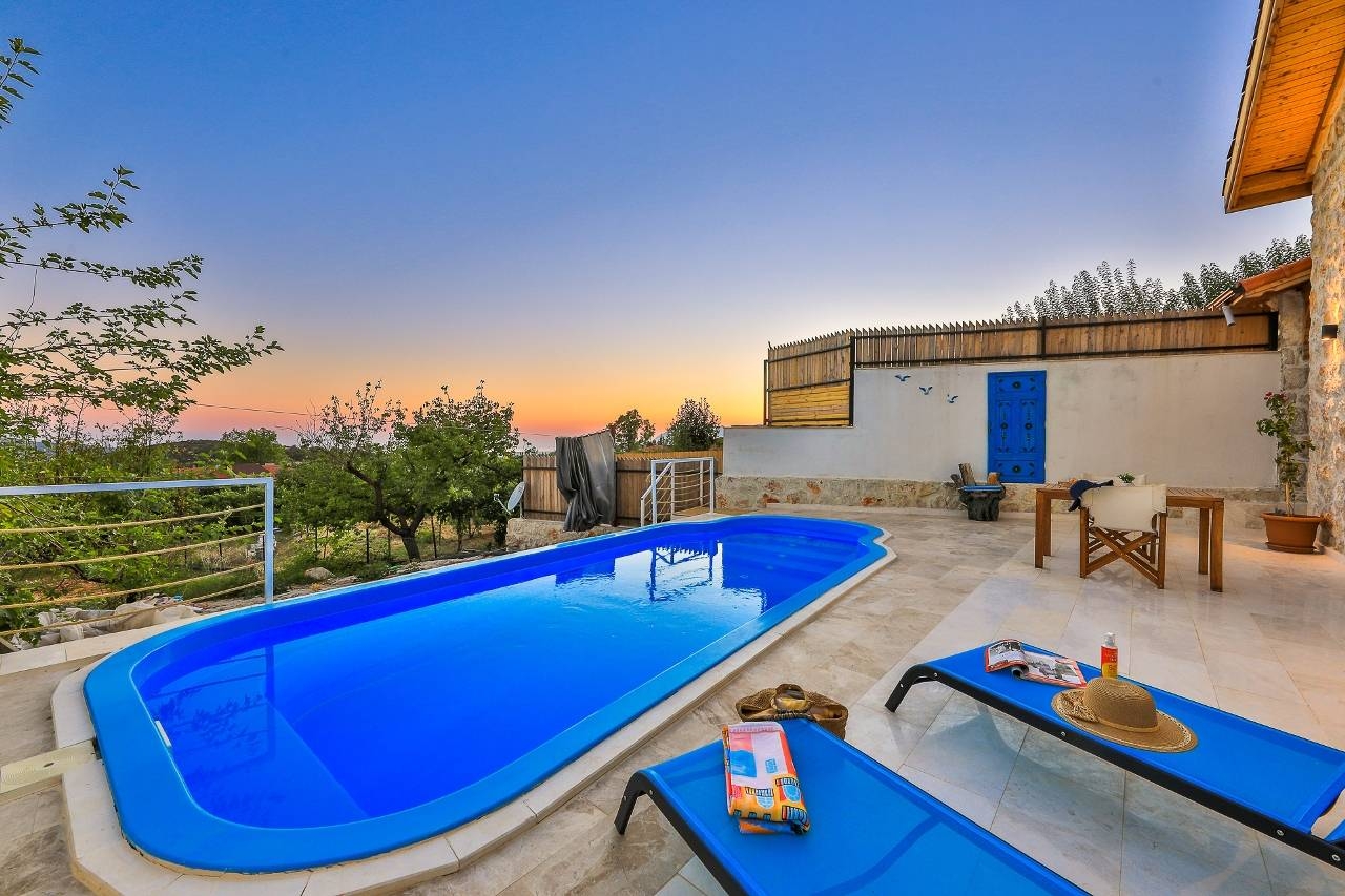 Kaş Üzümlü'de Doğa İle İç İçe, Özel Havuzlu, Lüks Taş Villa
