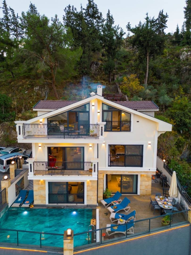 Muğla Fethiye'de Enfes Deniz Manzaralı, Kapalı Havuzlu, Saunalı Villa