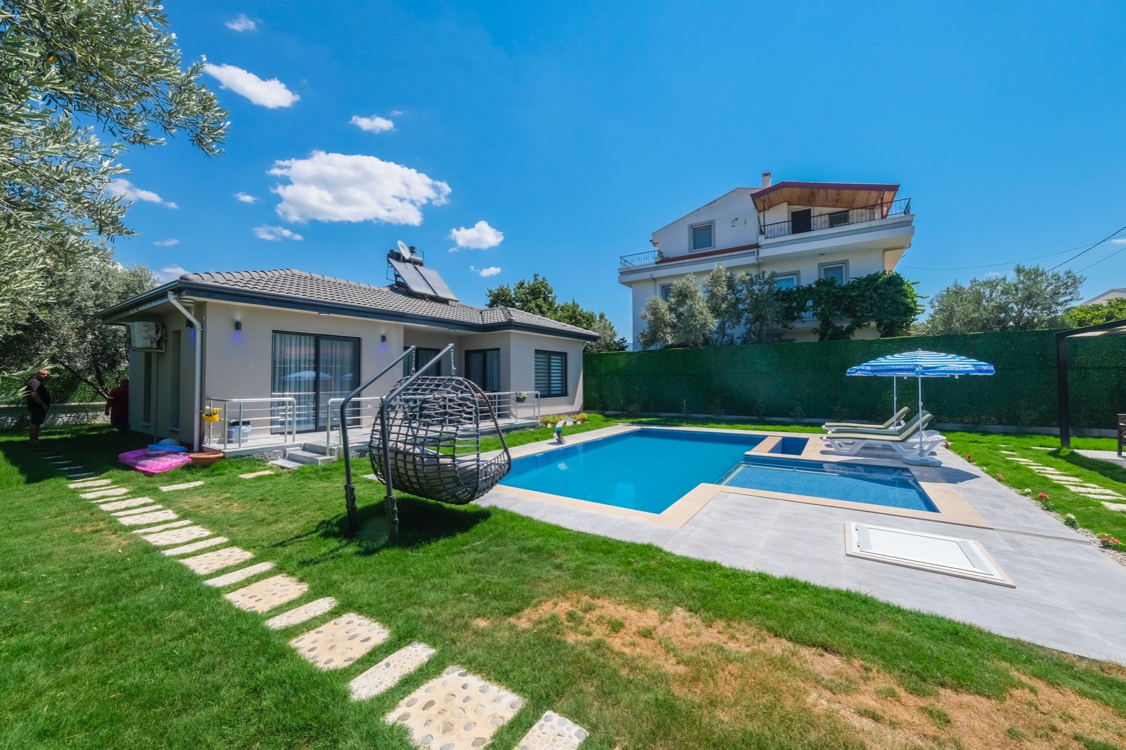 Fethiye'de Geniş Bahçeli, Özel Havuzlu, Sauna ve Jakuzili, Şık Villa