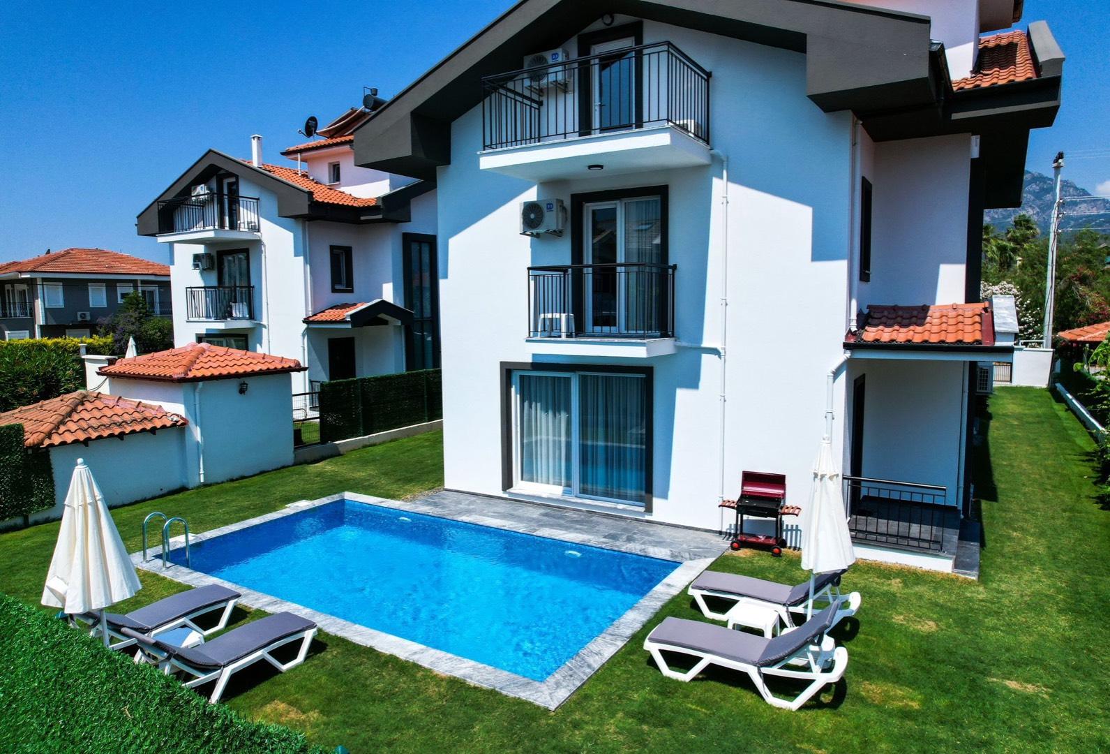 Dalyan Merkez'de Özel Havuzlu ve Geniş Bahçeli, Lüks Kiralık Villa-29314