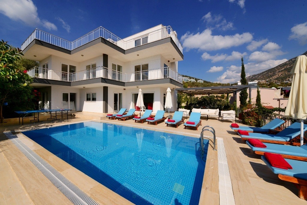 Kalkan'da Deniz Manzaralı, Özel Havuzlu, Merkezi Konumda Villa