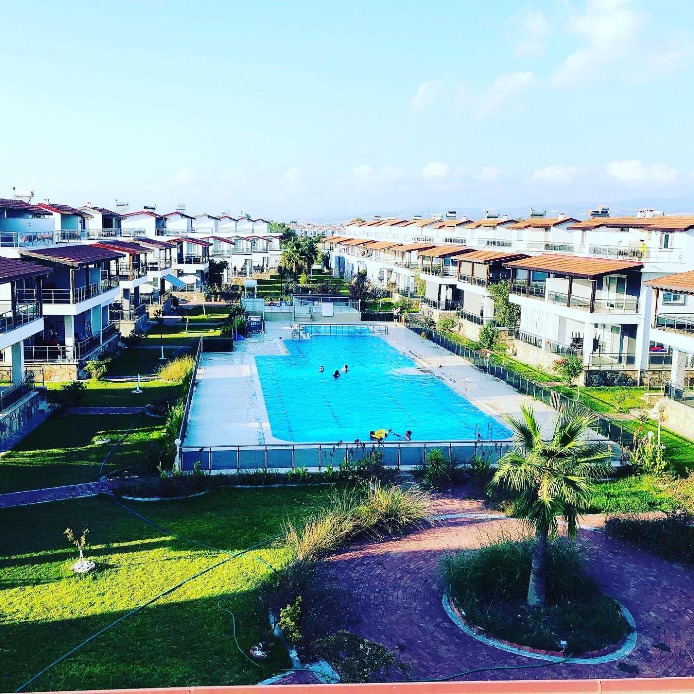 Kuşadası Güzelçamlı'da Ortak Havuzlu, Denize Yakın, Kiralık Villa-19869