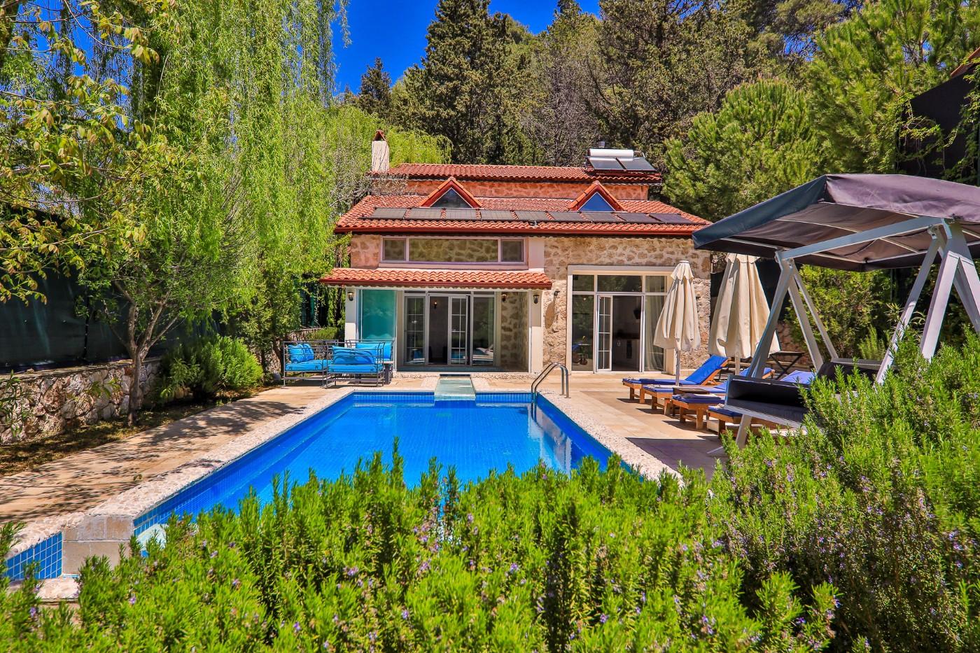 Kalkan Sarıbelen'de Ferah Bahçeli, Özel Havuzlu, Konforlu Villa-13417