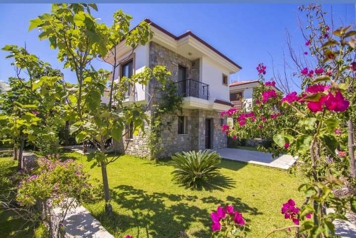 Datça Emecik'te Denize Yakın Mesafede, Bahçeli, Kiralık Villa