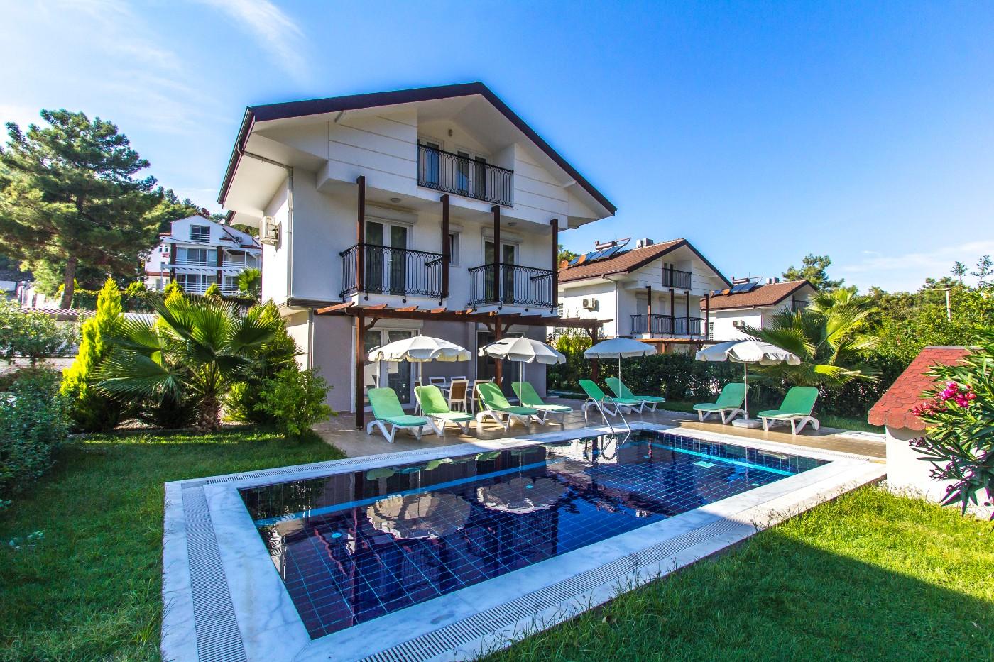 Fethiye Ölüdeniz'de Denize Yakın, Özel Havuzlu, Bahçeli Villa-19417