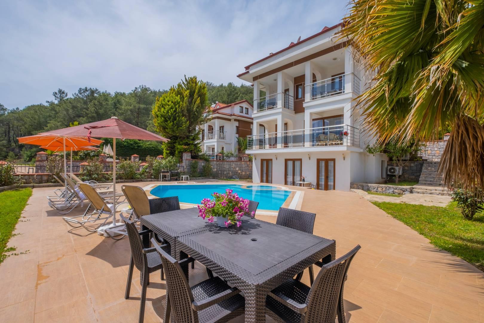 Fethiye Ölüdeniz'de Özel Havuzlu, 10 Kişilik, Lüks Tripleks Villa-13678