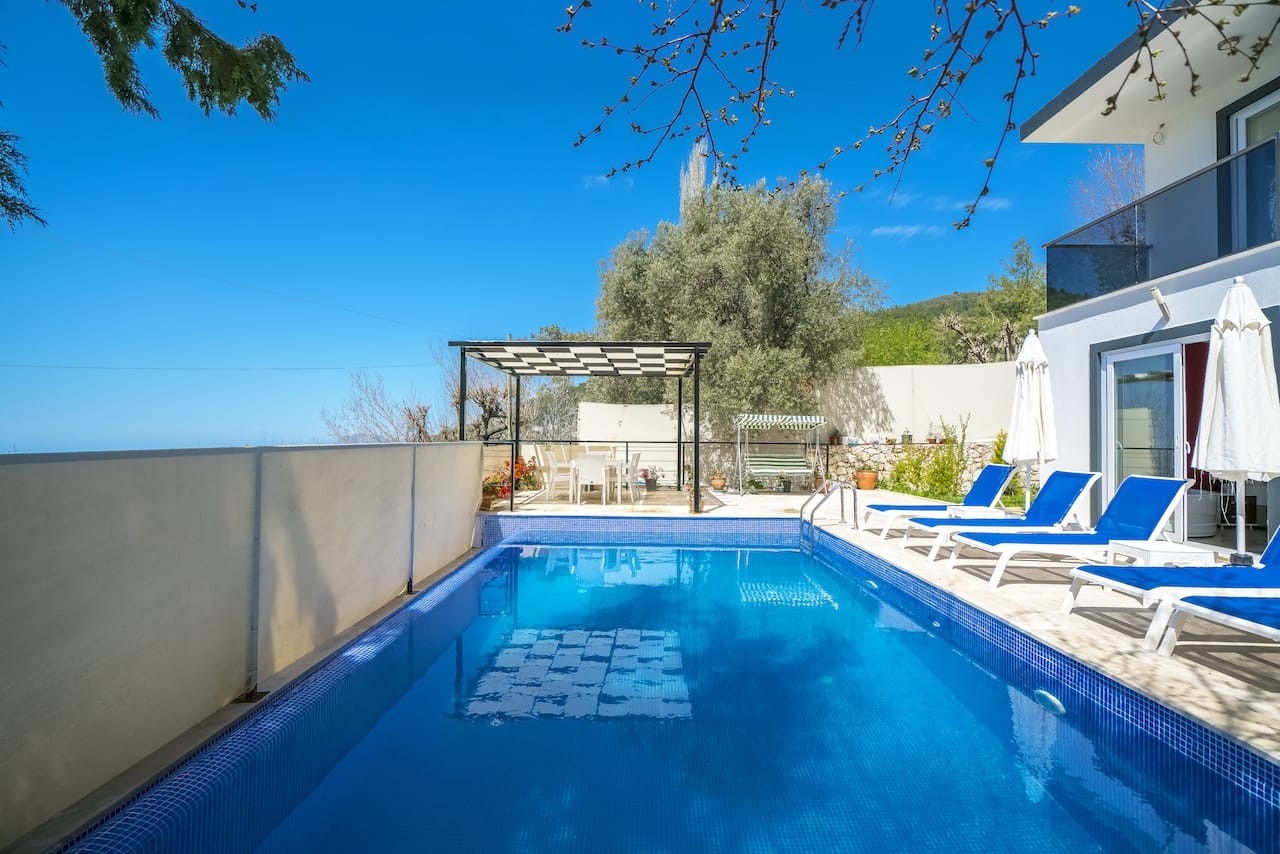 Kaş İslamlar'da Sessiz ve Huzurlu Doğada, Özel Havuzlu, Şık Villa