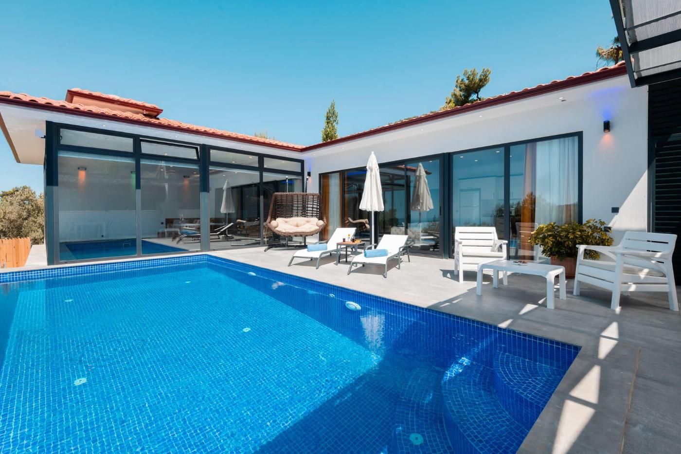 Kaş İslamlar'da Huzurlu Doğada, Açık ve Kapalı Havuzlu, Kiralık Villa-21217