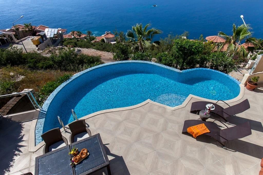 Kaş Andifli'de Deniz Manzaralı, Özel Havuzlu, 6 Kişilik Kiralık Villa-19685