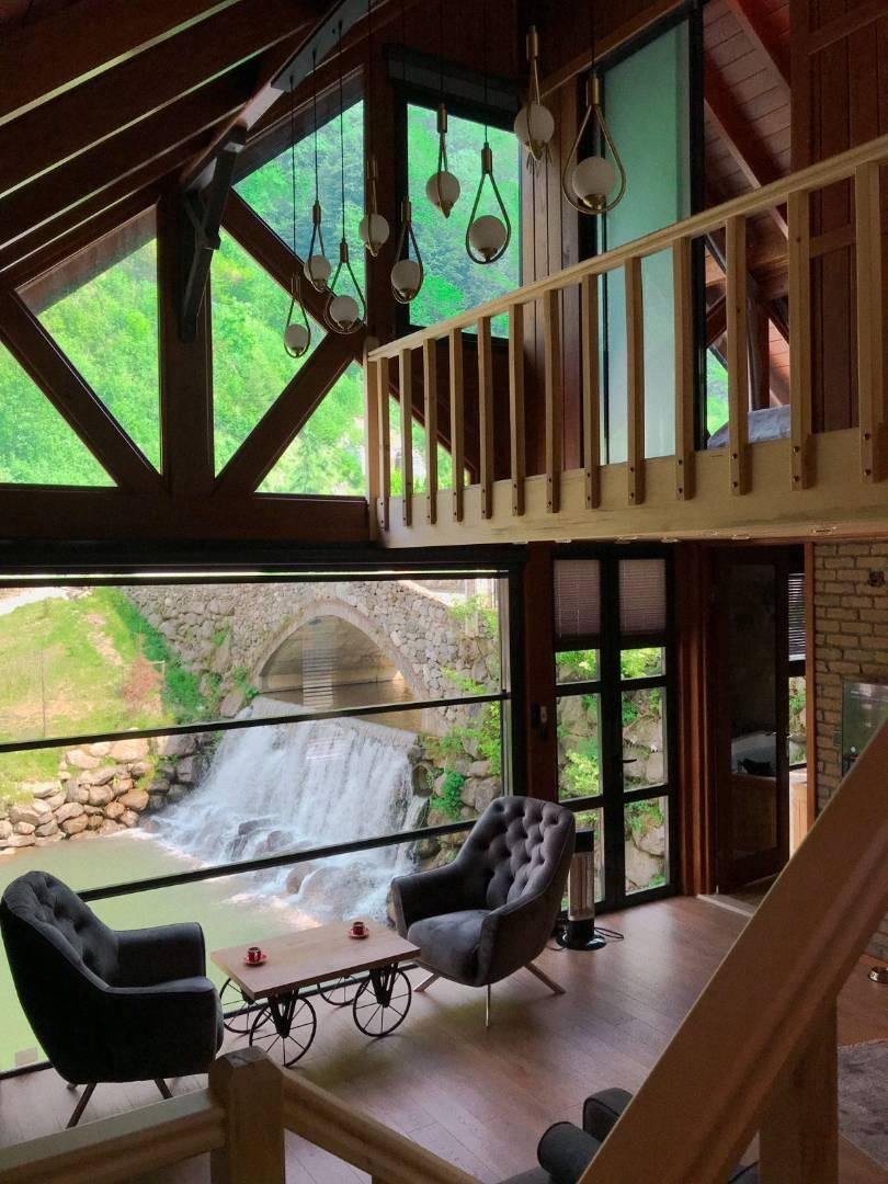 Sapanca Mahmudiye'de Geniş Terasa Sahip, Jakuzili, Kiralık Şirin Ev-27467