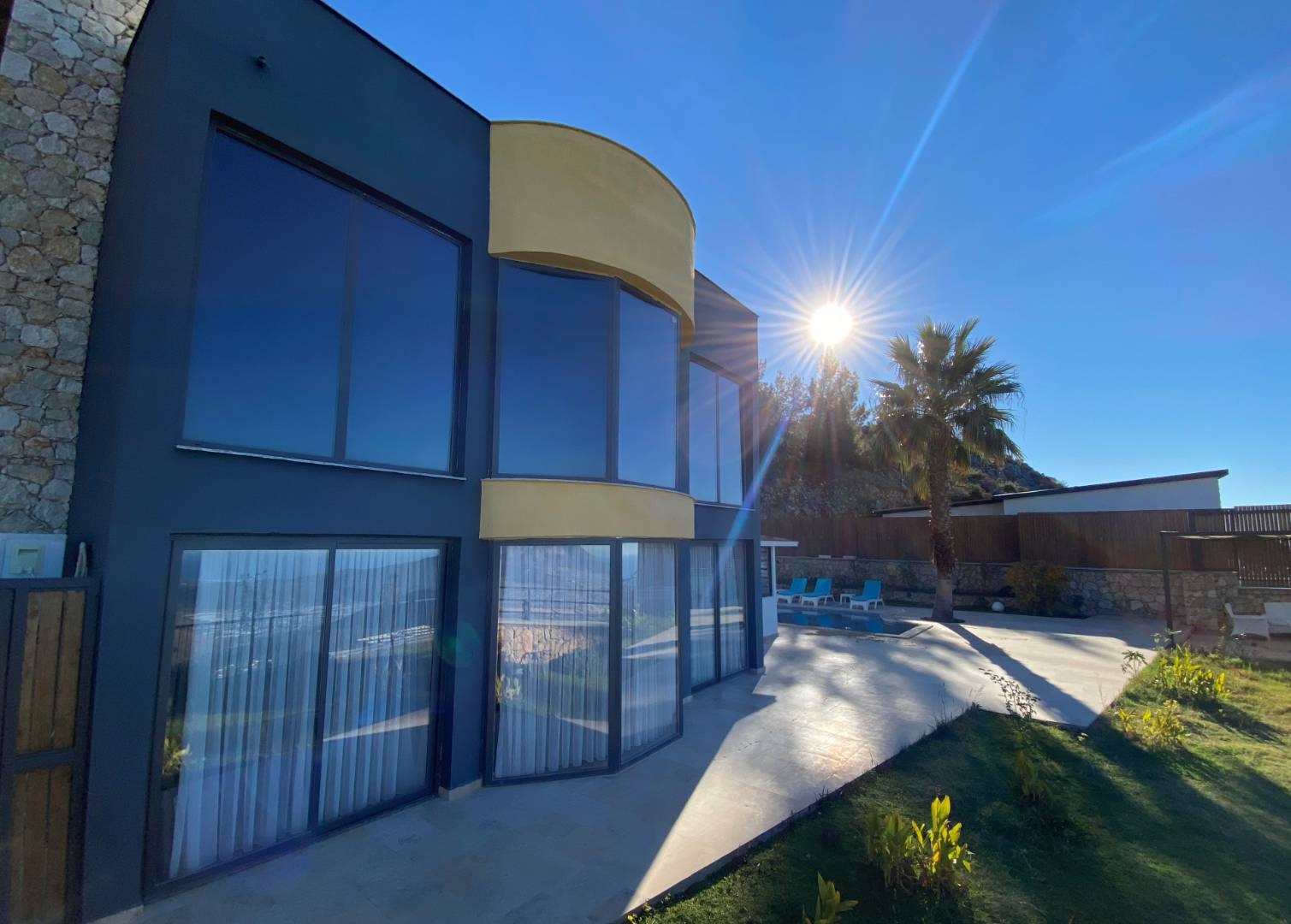 Kaş Üzümlü'de Doğa İle İç İçe, Kapalı Havuzlu, Korunaklı Villa