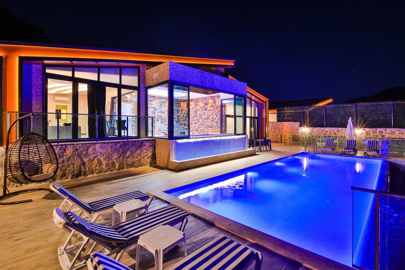 Kaş İslamlar'da Doğayla İç İçe, Açık ve Kapalı Havuzlu, Konforlu Villa-12338