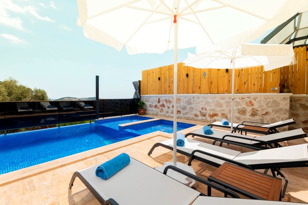 Kaş İslamlar'da Muhteşem Doğada, Yetişkin ve Çocuk Havuzlu, Lüks Villa