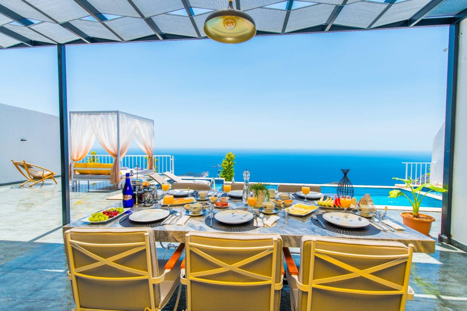 Kaş Bezirgan'da Yeşillikler İçerisinde, Özel Havuzlu, Kiralık Villa