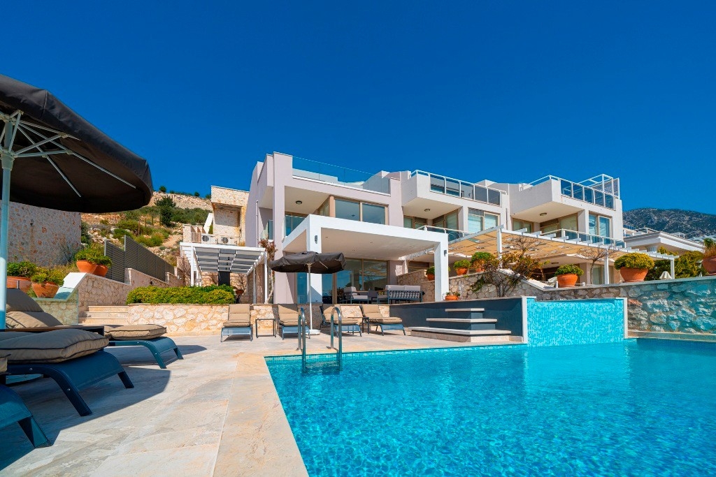 Kaş Kalkan'da Büyüleyici Deniz Manzaralı, Özel Havuzlu, Lüks Villa