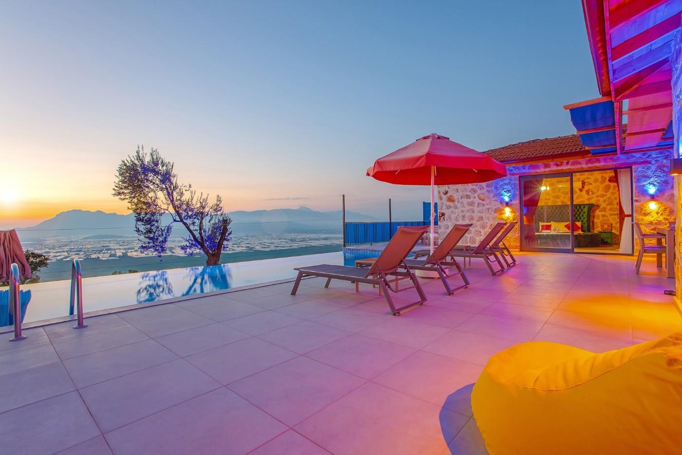 Kaş Yeşilköy'de Muhteşem Taş Mimarili, Özel Havuzlu, Lüks Villa-21649