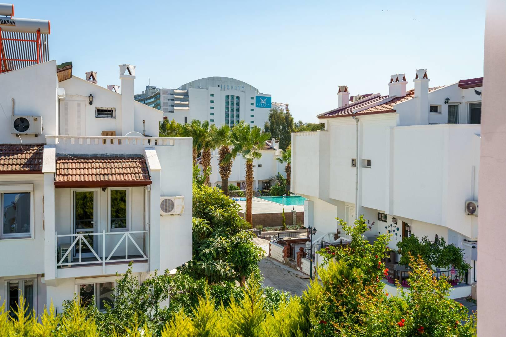 Kuşadası Kadınlar Plajı'nda Denize Yakın, Ortak Havuzlu, Ferah Villa-38244