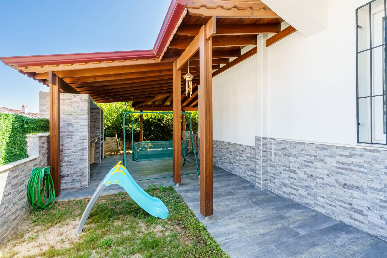 Kuşadası Kadınlar Plajı'nda Denize Yakın, Ortak Havuzlu, Ferah Villa-38244